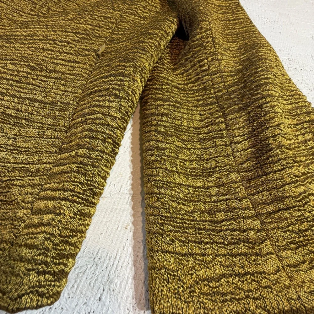 Akris Punto Wool Blend Jacket Size 12 Gold Metallic Textured Hidden Button